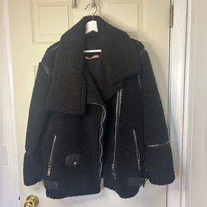 Luxe Black Sherpa Bomber Jacket: Effortlessly Chich